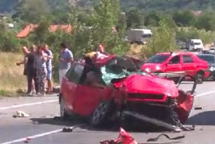 [VIDEO] Accident cu trei maşini pe E70