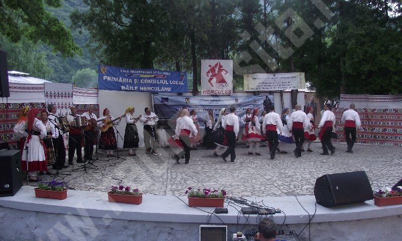 S-a lăsat cortina peste Festivalul de Folclor Hercules 2017