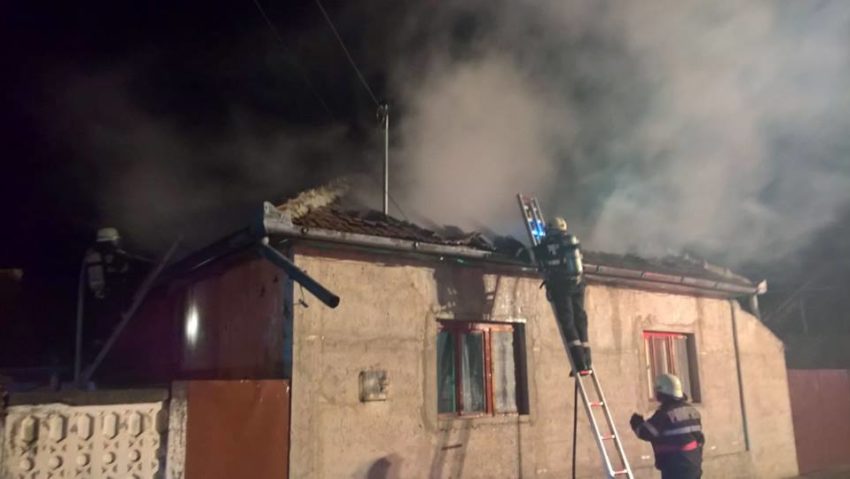 Incendiu provocat de un trăsnet la Gătaia!