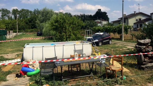 Dramă pentru o familie de români din Italia. Fetița lor de 2 ani s-a înecat în curtea casei