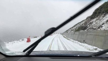 [VIDEO] Transalpina în dezăpezire: Autofreza a ajuns la 2.135 metri, cel mai înalt punct al lui DN67 C