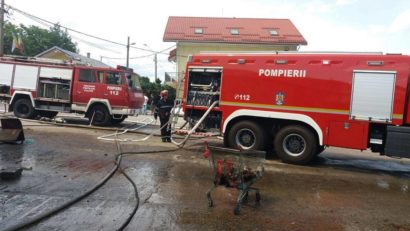 Incendiu de carton la un depozit de pe Calea Timișoarei din Reșița