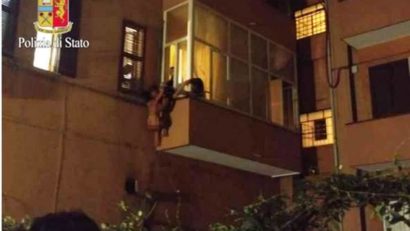 Italia: Româncă de 26 de ani a sărit goală, din balcon, în încercarea de a scăpa de un agresor