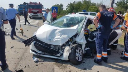 [Foto] Accident grav cu două victime lângă Timişoara