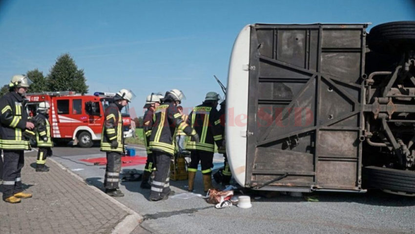 A fost activat Planul Roşu, după ce vântul a răsturnat un autocar