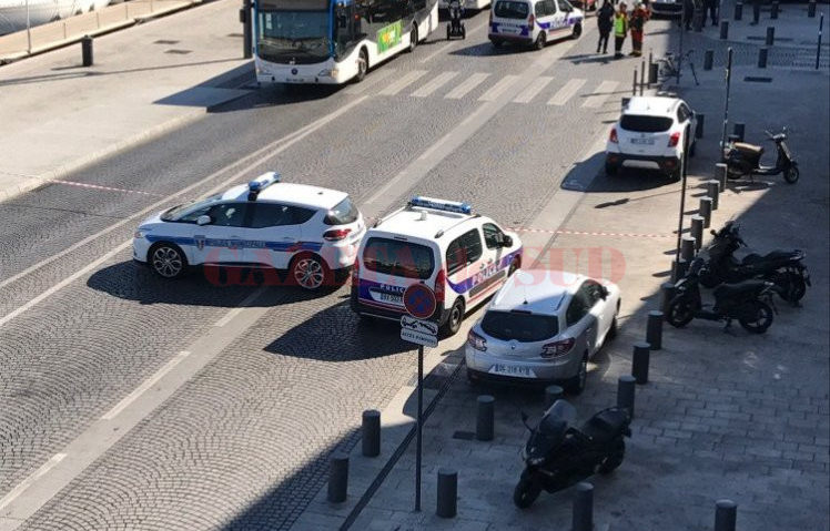 O persoană a murit în Marsilia, după ce o maşină a intrat într-o staţie de autobuz