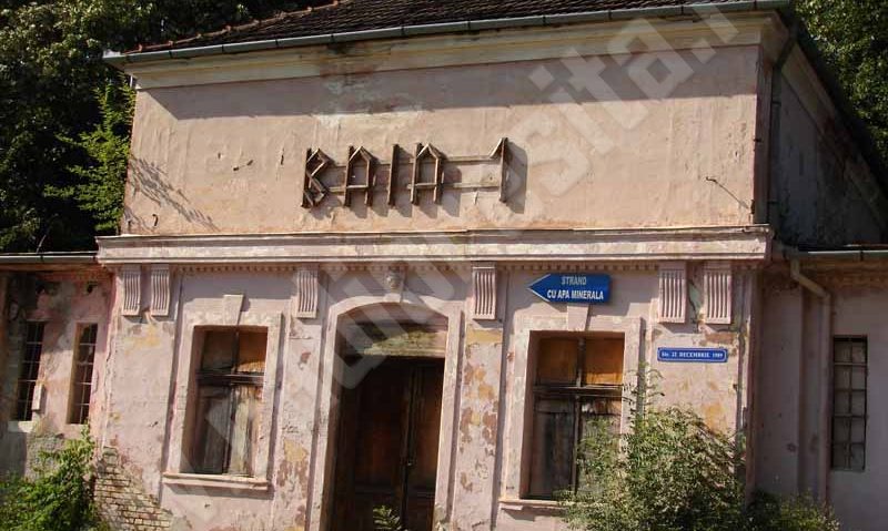 Clădirile monument istoric din Buziaş, ajunse în stare deplorabilă, vor fi restaurate de investitori privaţi