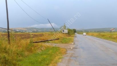 [FOTO] Natura dezlănțuită a lăsat Moldova Nouă în beznă, de Zilele Orașului