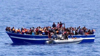 50 de migranţi ce pluteau în derivă pe Marea Neagră, salvaţi de Garda de Coastă