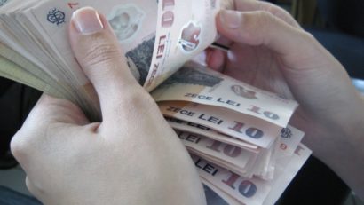 Angajatorii vor plăti contribuţiile pentru pensii şi sănătate la nivelul salariului minim brut pentru salariaţii cu venituri sub 1.450 de lei