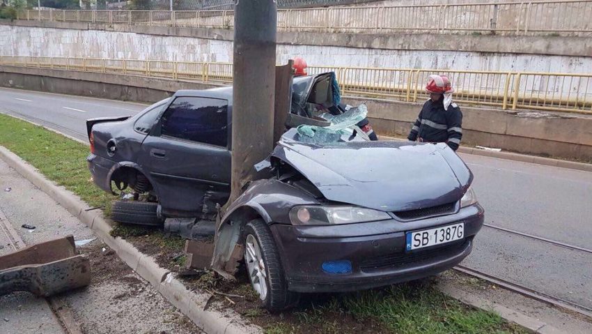 [FOTO] ”Recordul” unui reșițean: fără permis, băut și accidentat