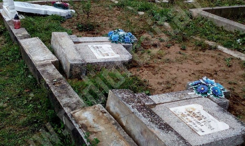 [FOTO] Cimitir devastat de huligani: Zeci de morminte au fost distruse. Poliţia a deschis o anchetă