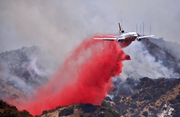 Cel mai mare incendiu de vegetaţie din istoria orașului Los Angeles