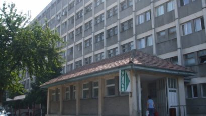 Ce face băutura din oameni! Un bărbat din Caransebeș în stare gravă la spital după ce a primit o bâtă în cap