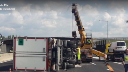 Accident pe o autostradă din Italia filmat de un șofer român de TIR