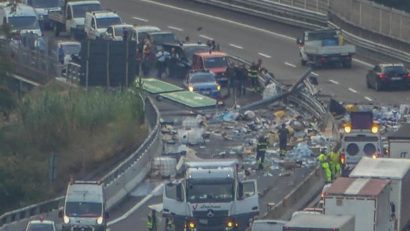 Un șofer român de camion a provocat închiderea unei autostrăzi din Italia pentru aproape 12 ore