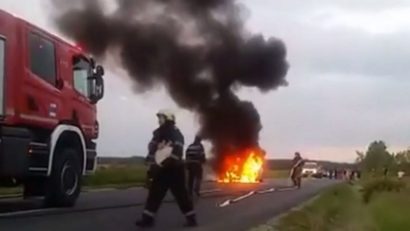 Accident teribil în Buzău. Un șofer a murit carbonizat. 2 autoturisme și un camion implicate