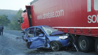 Accident rutier pe DN6: O femeie a fost grav rănită