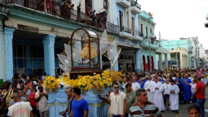 Procesiune religioasă la Havana în vreme ce uraganul Irma atinge Cuba