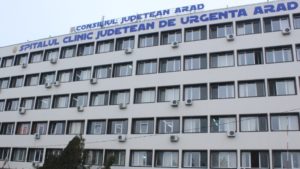 Creşte numărul copiilor cu afecţiuni respiratorii în Arad. Niciun pat liber în secţia de Pediatrie I