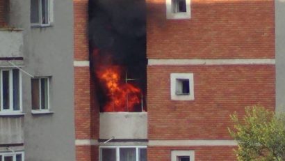 Incendiu într-un apartament din blocul turn