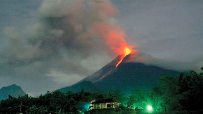 MAE avertizează: Erupţia vulcanului Agung din insula Bali!