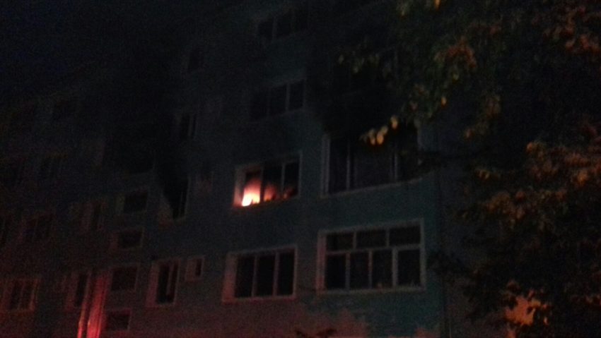 [FOTO] Incendiu la Reşiţa. O bătrână de 74 de ani a murit