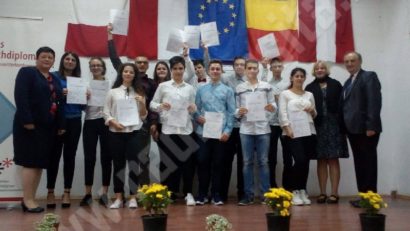 [FOTO] Elevii reşiţeni conversează în germană: O parte dintre ei au obţinut atestatele de limbă maternă