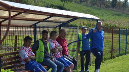 Gest deosebit făcut de Claudiu Balaci, antrenorul fotbaliştilor de la Croaţia Clocotici !