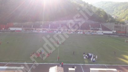 CSM Școlar Reșița trebuie să învingă la ACS Șirineasa, ca să mai spere la promovare în Liga a II-a de fotbal