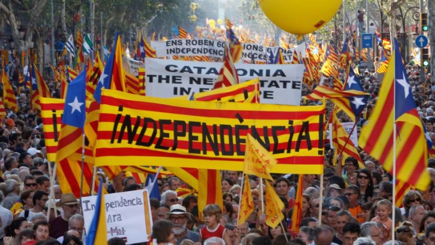 Catalonia şi-a declarat independenţa! Madridul, însă, a aprobat guvernarea directă