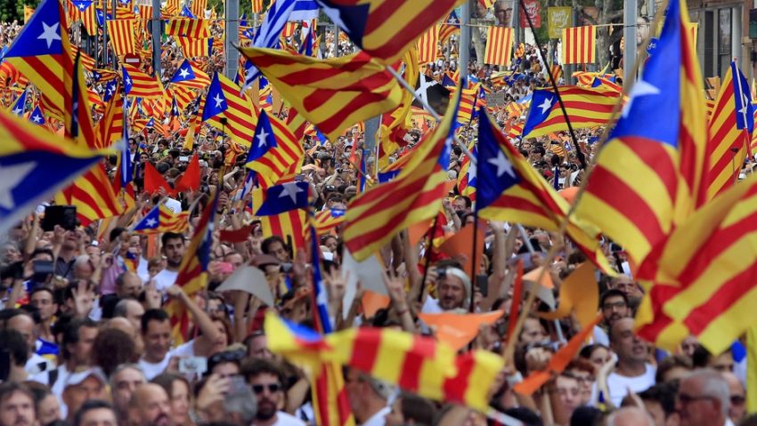 Spania suspendă autonomia Cataloniei