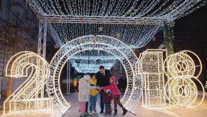 [FOTO] S-au aprins luminile de sărbători la Arad