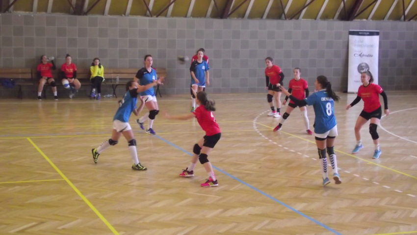 „Totul pentru front! Totul pentru victorie!”, în derby-ul cărășan la handbal – junioare III !