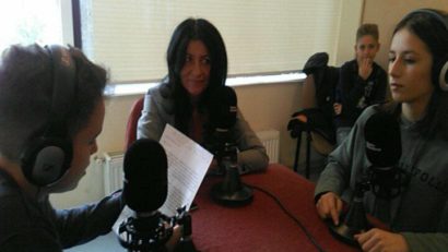 [FOTO] Elevii de azi, jurnaliştii de mâine, în vizită la Radio România Reşiţa!