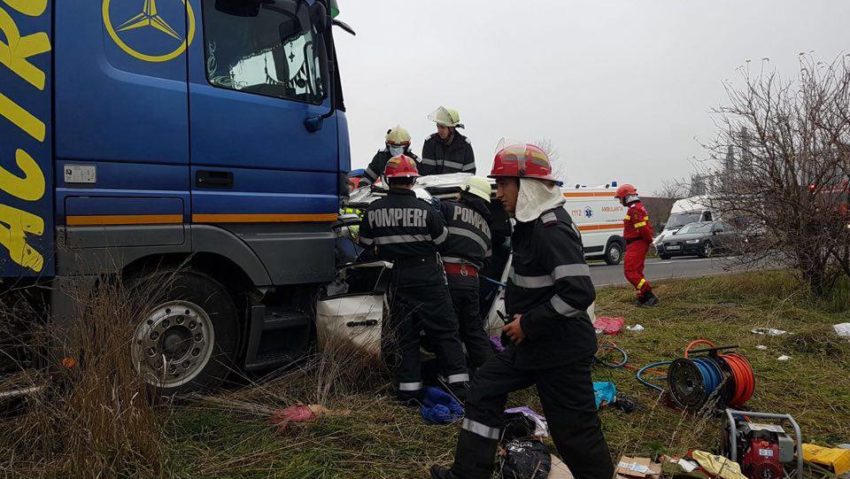 FOTO: Trei persoane au murit într-un accident în județul Timiș