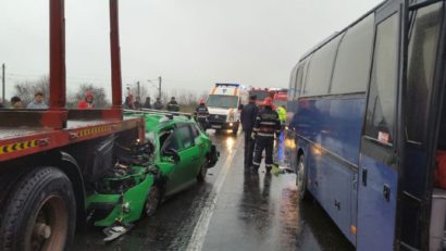 [FOTO] DN 7 blocat la Veţel din cauza unui accident