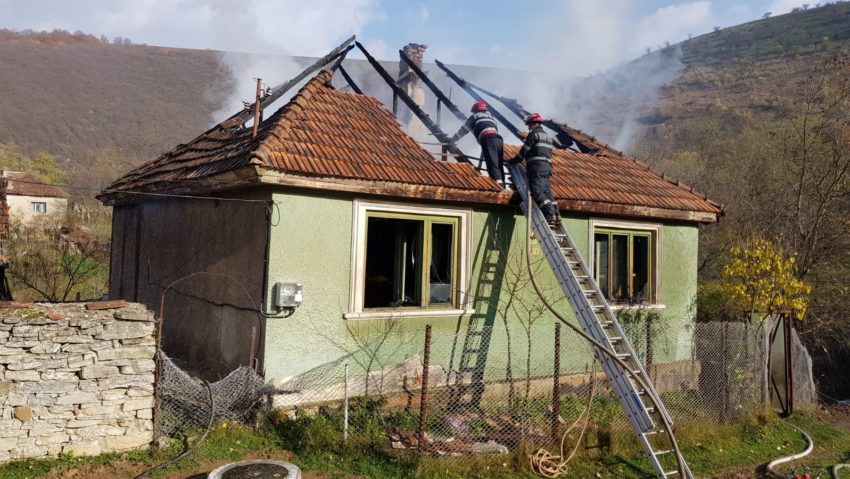 Dramă în cartierul reșițean Doman! Un bărbat a decedat în urma unui incendiu!