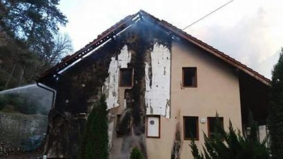 Incendiu la un bloc de locuințe în Sasca Montană