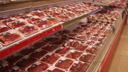 Crescătorii de animale presaţi de retaileri să vândă produsele mai ieftin