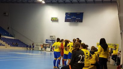 Fotbal feminin la superlativ, în sala polivalentă din Reșița