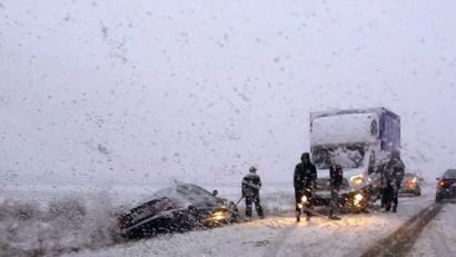 Accident din cauza ninsorii, în această după amiază