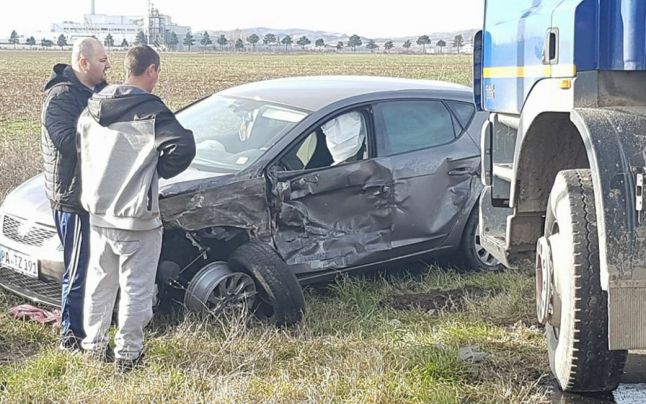 Accident între un camion și un autoturism pe DN1, în această dimineață