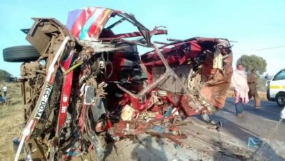 Accident rutier cu cel puţin 30 de morţi, după ce un autobuz s-a ciocnit cu un camion, în Kenya.