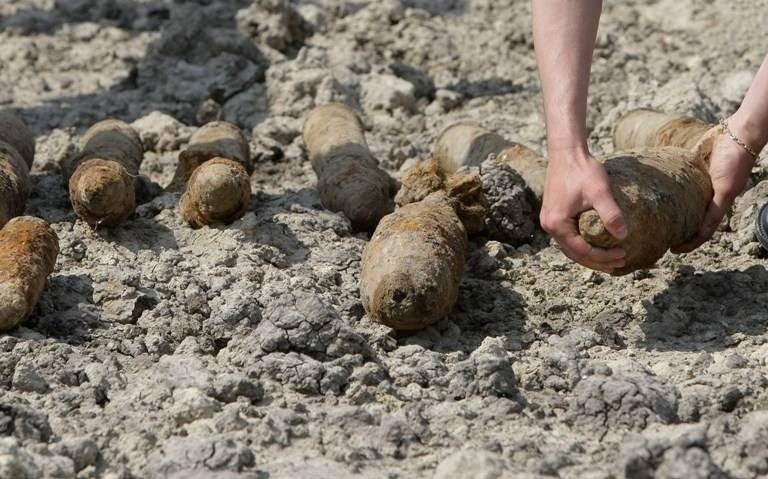 Zeci de proiectile descoperite din greșeală în Dudeștii Vechi