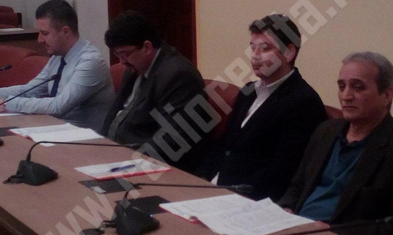 Prefectul „ceartă” vânătorii cărăşeni: „Aduceţi vulpile pentru analiză la DSVSA …”