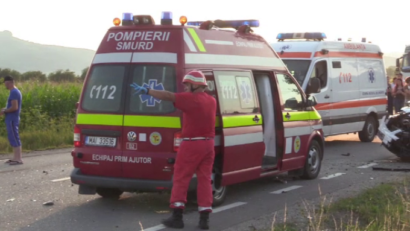 Un mort și cinci răniți grav pe DN13, după ciocnirea unei autoutilitare cu un autoturism