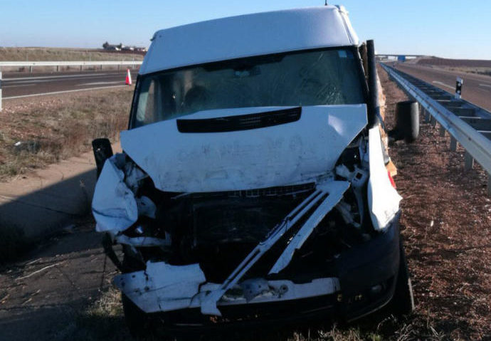 Accident între un camion românesc și o furgonetă, în Spania. Un mort și 7 răniți