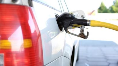 Guvernul renunță la compensarea cu 50 de bani a prețului la pompă al carburanților, de la 1 ianuarie