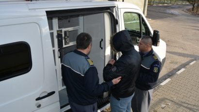 Doi cetăţeni din Serbia au fost depistaţi cu şedere ilegală în Caraş-Severin